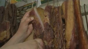 Na šta treba paziti kada kupujete meso: Za detalj na vitrini i poseban žig malo ko zna, ali su jako važni