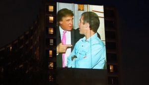 Ogromna projekcija Trampa i Epstina u Vašingtonu: Jasna poruka pred važan događaj u Beloj kući (VIDEO)