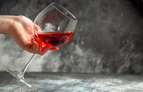 Čaša vina i dugovečnost: Šta zaista kaže najnovije istraživanje?