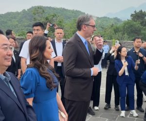 Velika čast za predsednika Vučića: Si mu tokom posete obezbedio super luksuzni ‘Rols Rojs’“ (FOTO)