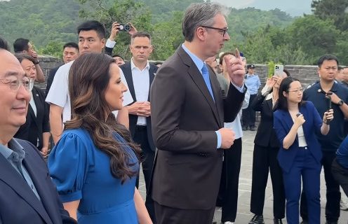 Velika čast za predsednika Vučića: Si mu tokom posete obezbedio super luksuzni ‘Rols Rojs’“ (FOTO)