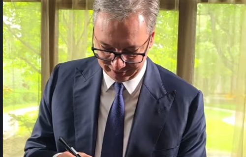 Predsednik Srbije oduševio Kineze! "Kad autogram postane mali čas kineskog jezika: 577 = Vučić" (VIDEO)