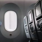 Trik zapalio mreže: Putnica blokirala naslon u avionu uz pomoć čipsa i pokrenula raspravu o bontonu