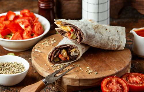 Viralni doner kebab iz rerne: Sočno, začinjeno meso kao iz "brze hrane", ali pripremljeno kod kuće