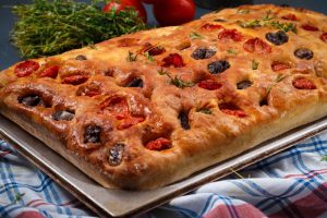Fokača sa crnim maslinama i ruzmarinom: Miris Mediterana koji se širi iz rerne