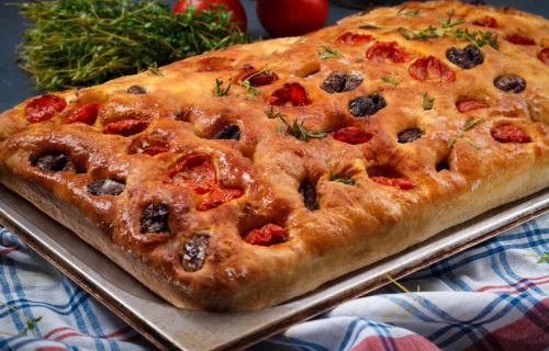 Fokača sa crnim maslinama i ruzmarinom: Miris Mediterana koji se širi iz rerne