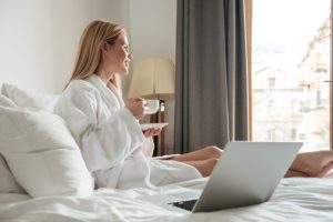 Nisu kupatila i kvake: Ovo je najprljaviji predmet u hotelskim sobama, a svima stoji tik pored glave