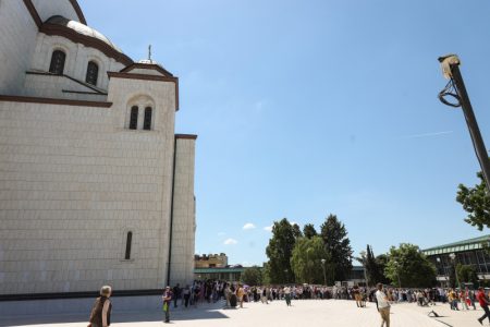 Šta ako ne stignete na red? Pojas Presvete Bogorodice se tokom ispraćaja podiže, pa se vrši jedan običaj