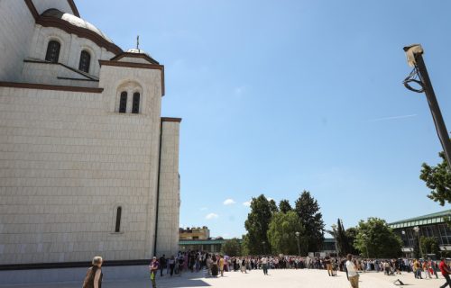 Šta ako ne stignete na red? Pojas Presvete Bogorodice se tokom ispraćaja podiže, pa se vrši jedan običaj