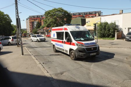 Detalji tragedije na Banovom brdu: Vozač “tojote” se silovito zakucao u drugi auto i prevrnuo na krov