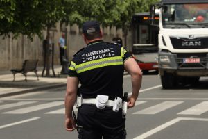 Osumnjičenima stavljene lisice: Stavili blinkere na auto, pa naplaćivali ljudima saobraćajne kazne