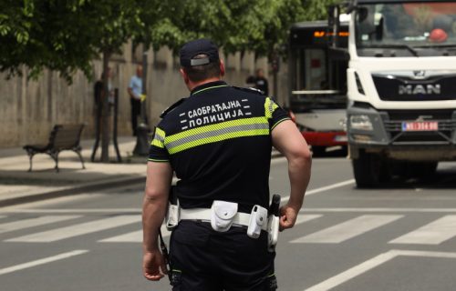 Osumnjičenima stavljene lisice: Stavili blinkere na auto, pa naplaćivali ljudima saobraćajne kazne