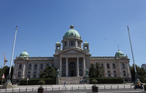 Srbija sutra bira 15. saziv Skupštine, izbore prati veliki broj stranih i domaćih posmatrača