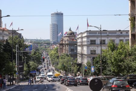 Sudar automobila i autobusa u Kneza Miloša: Saobraćaj na kratko bio usporen