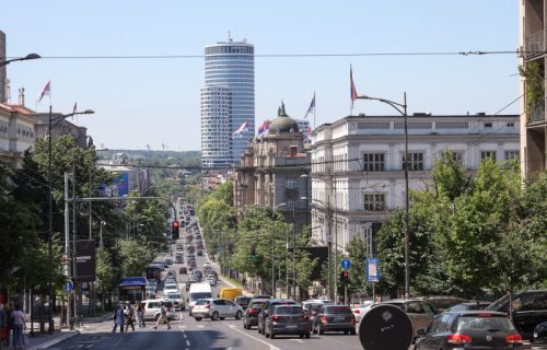 Sudar automobila i autobusa u Kneza Miloša: Saobraćaj na kratko bio usporen
