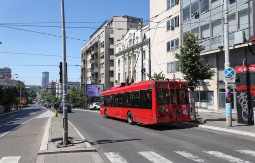 Radnik pao direktno na krov trole: Trakasto uže se zaplelo u vozilo i povuklo ga sa 5. sprata u smrt