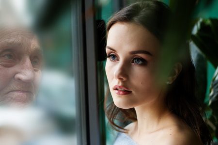 Šta zaista ubrzava starenje kože: Sunce nije jedini krivac, ovo su “tihi faktori” koje često ignorišemo