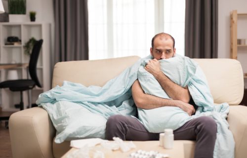 Da li muškarcima prehlada zaista teže pada nego ženama? Stručnjaci objašnjavaju fenomen "muškog gripa"