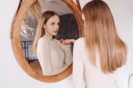 Pričate naglas sami sa sobom? Psiholozi otkrivaju šta se krije iza ove navike