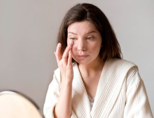 Šta se dešava sa kožom kada ne spavamo dovoljno? Podočnjaci su tek prvi alarm, a problem je mnogo dublji