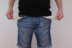 Novac vam stalno “curi” iz kuće? Veruje se da ove stvari privlače troškove i priređuju finansijski stres