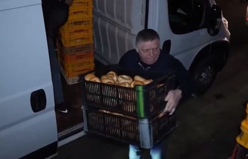 Fico radio noćnu smenu u pekari: Premijer Slovačke snimljen kako istovaruje gajbe (VIDEO)