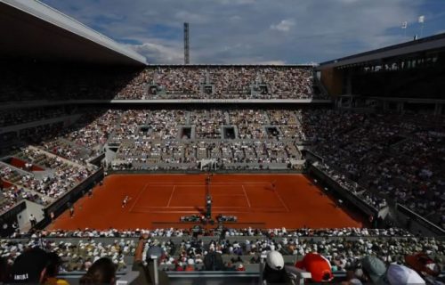 Šok u Parizu: Italijan predao polufinale bez borbe, Koboli za titulu protiv Zvereva