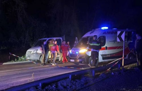 Novi detalji tragedije kod Novog Pazara: Vozač "golfa" krenuo da pretiče, usledio čeoni sudar sa "opelom"