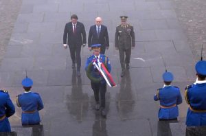 Vučević, Gašić i Mojsilović položili venac na Spomenik Neznanom junaku na Avali (FOTO)