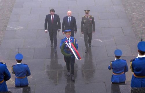Vučević, Gašić i Mojsilović položili venac na Spomenik Neznanom junaku na Avali (FOTO)