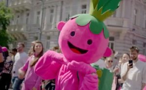 Pink voz koji vodi do festivala supe: Hladna, pink supa, turistička atrakcija (VIDEO)