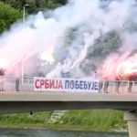 Narod ustao da podrži Vučića: Trobojke širom Loznice, Prijepolja, Kraljeva, Šapca i ostalih gradova (VIDEO)