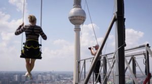 Ljuljaška na najvišoj evropskoj tački: Ljuljanje na 120 metara visine, iznad Berlina (VIDEO)