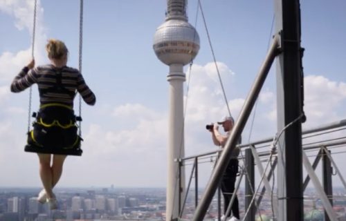 Ljuljaška na najvišoj evropskoj tački: Ljuljanje na 120 metara visine, iznad Berlina (VIDEO)