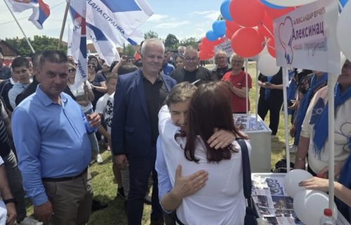"Nastavićemo da se borimo za Srbiju mira i stabilnosti, nećemo nasilje": Brnabić sa građanima u Aleksincu (FOTO)