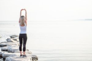 Dva načina ishrane, koja provereno drže težinu pod kontrolom, kod žena u menopauzi