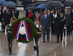 Predsednik Vučić: “Pošta herojima koji su živote utkali u slobodu i napredak Kine” (FOTO)