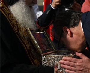Predsednik Vučić o dolasku svete relikvije: “Veseli se srpski pravoslavni svete, živela Srbija” (FOTO)
