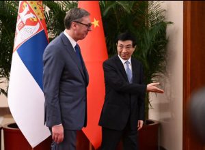 Vučić se sastao sa Vang Huningom u Pekingu (FOTO)
