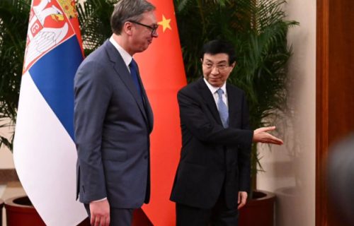 Vučić se sastao sa Vang Huningom u Pekingu (FOTO)