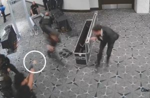 Probio obezbeđenje za četiri sekunde: Novi snimak atentata na Trampa otkrio uznemirujuće detalje (VIDEO)