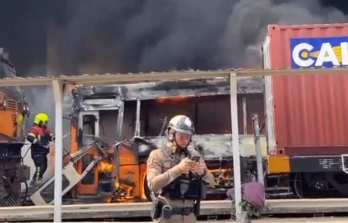 Stravična nesreća u Bankoku, ima više mrtvih: Voz naleteo na autobus i druga vozila, kruže užasni snimci