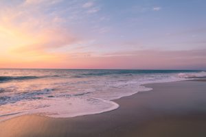 Požar na jednoj od omiljenih plaža srpskih turista u komšiluku: Gori deo kupališta i restorana