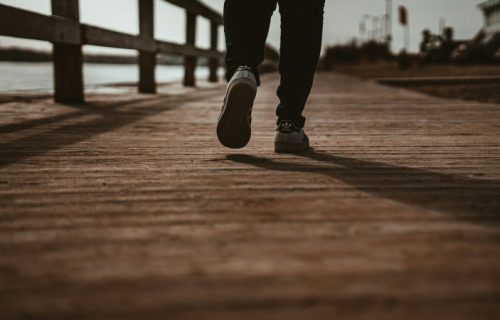 Hod unazad, kao novi fitnes trend: Jednostavna promena koraka, koja menja način vežbanja