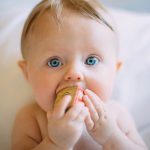 Bilingvalne bebe prepoznaju ritam jezika, još u stomaku