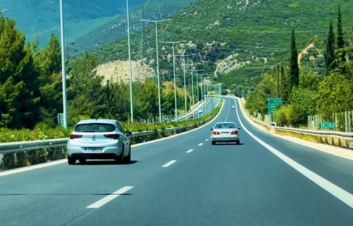 Grčka ne prašta: Vozačima kazne i do 4.000 evra zbog ove navike, evo šta to znači za vozače iz Srbije