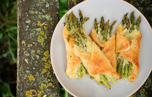 Štapići sa lisnatim testom, šparglama i slaninom (RECEPT+VIDEO)
