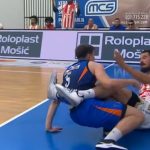Kalinićev kurcšlus: Prvo tukao igrača Zlatibora, a posle stigao do tribine i krenuo na navijača! (VIDEO)