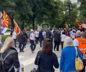 Skup podrške Vučiću u Kumanovu: Okopilo se 2.000 ljudi, vijore se zastave Srbije i Severne Makedonije