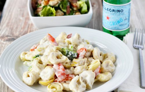 Prolećna salata sa tortelinama: Zavodljivog ukusa sa bogatim dresingom (RECEPT+VIDEO)